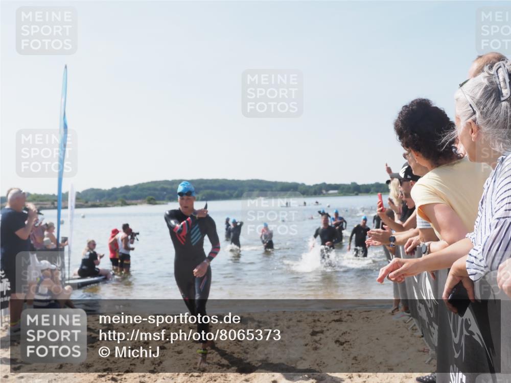 22.06.2025 - Viking Triathlon MichiJ http://msf.ph/oto/8065373 22.06.2025 10:31:02 Schwimmen 45, 162, 216, 237, 330, 347, 352, 510, 549 meine-sportfotos.de