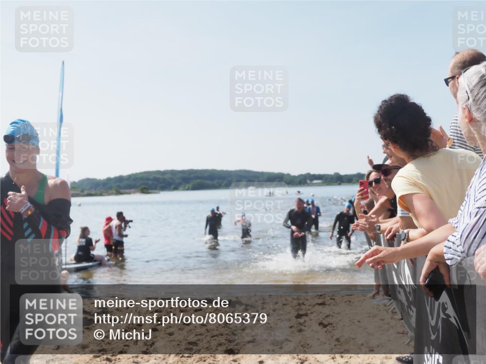 22.06.2025 - Viking Triathlon MichiJ http://msf.ph/oto/8065379 22.06.2025 10:31:03 Schwimmen 45, 162, 216, 237, 330, 347, 352, 510, 549 meine-sportfotos.de