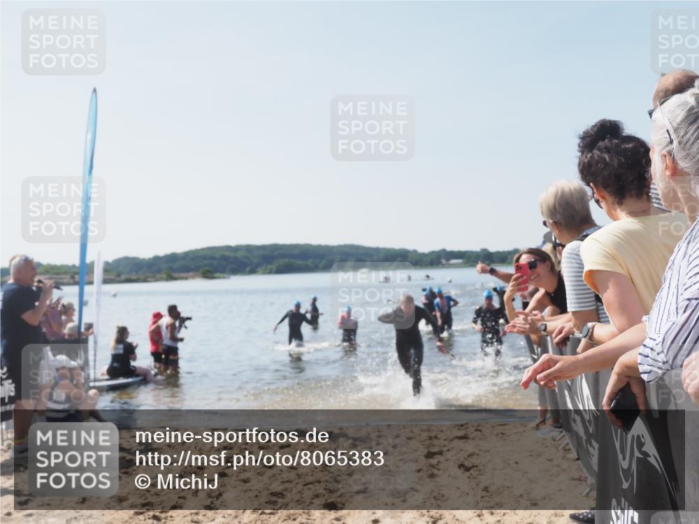 22.06.2025 - Viking Triathlon MichiJ http://msf.ph/oto/8065383 22.06.2025 10:31:04 Schwimmen 45, 216, 237, 330, 347, 352, 510, 549 meine-sportfotos.de