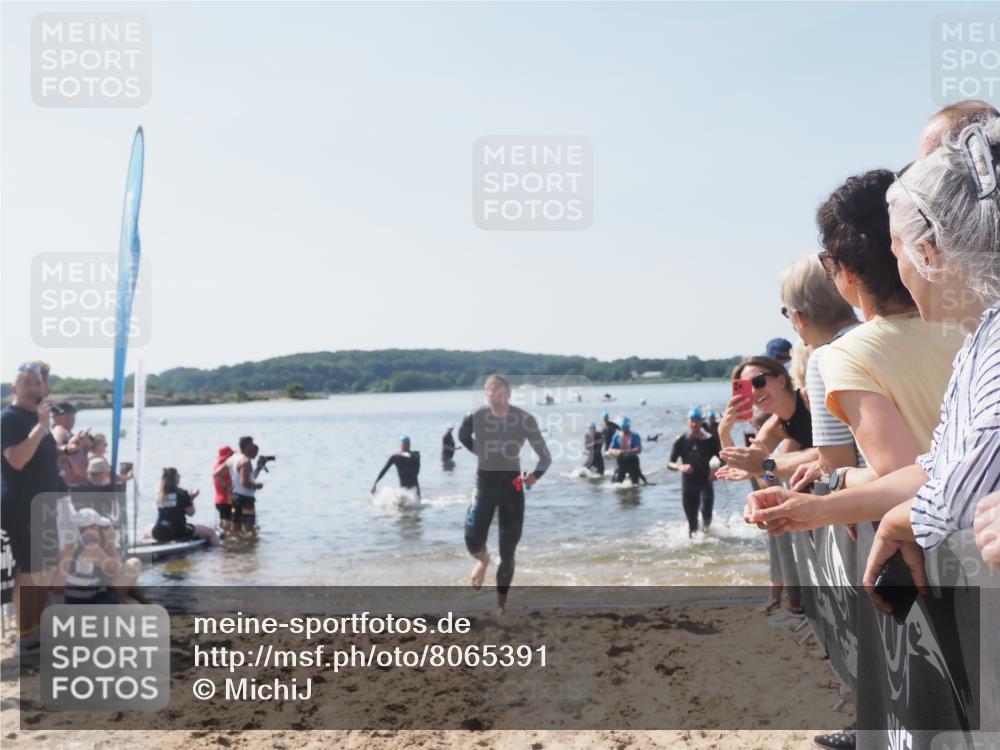 22.06.2025 - Viking Triathlon MichiJ http://msf.ph/oto/8065391 22.06.2025 10:31:05 Schwimmen 45, 216, 237, 330, 347, 352, 510, 549 meine-sportfotos.de