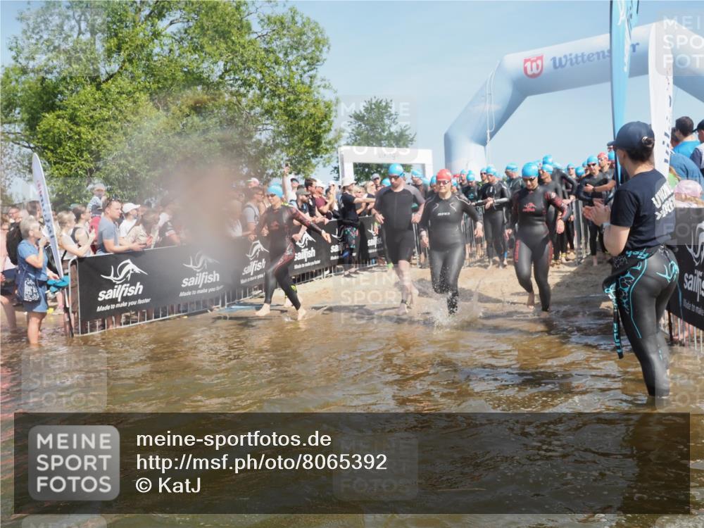 22.06.2025 - Viking Triathlon KatJ http://msf.ph/oto/8065392 22.06.2025 10:05:48 Schwimmen 65, 83, 128, 135, 194, 211, 275, 361, 379, 511, 517, 530, 633, 653 meine-sportfotos.de