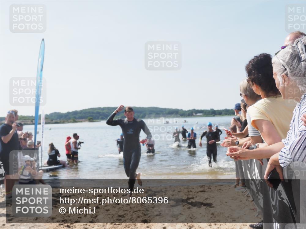 22.06.2025 - Viking Triathlon MichiJ http://msf.ph/oto/8065396 22.06.2025 10:31:05 Schwimmen 45, 216, 237, 330, 347, 352, 510, 549 meine-sportfotos.de