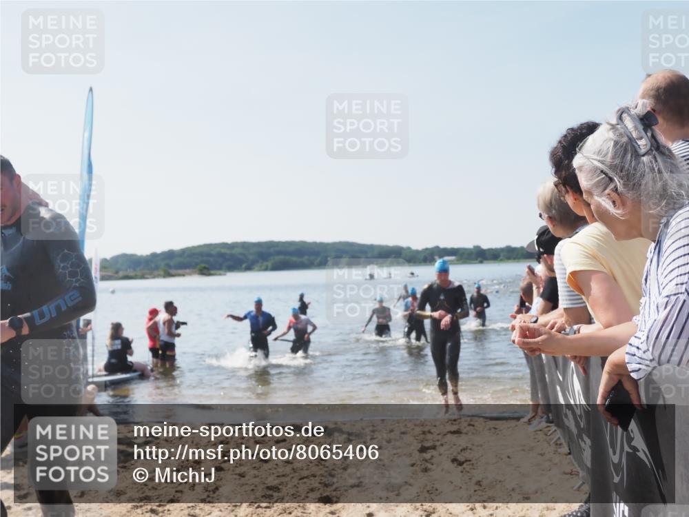 22.06.2025 - Viking Triathlon MichiJ http://msf.ph/oto/8065406 22.06.2025 10:31:07 Schwimmen 45, 216, 237, 330, 347, 352, 510, 549 meine-sportfotos.de