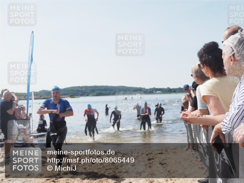 22.06.2025 - Viking Triathlon MichiJ http://msf.ph/oto/8065449 22.06.2025 10:31:11 Schwimmen 216, 236, 237, 330, 347, 352, 549 meine-sportfotos.de
