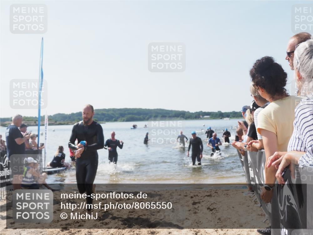 22.06.2025 - Viking Triathlon MichiJ http://msf.ph/oto/8065550 22.06.2025 10:31:33 Schwimmen 3, 8, 98, 137, 158, 189, 311, 340, 350, 469, 613, 648 meine-sportfotos.de