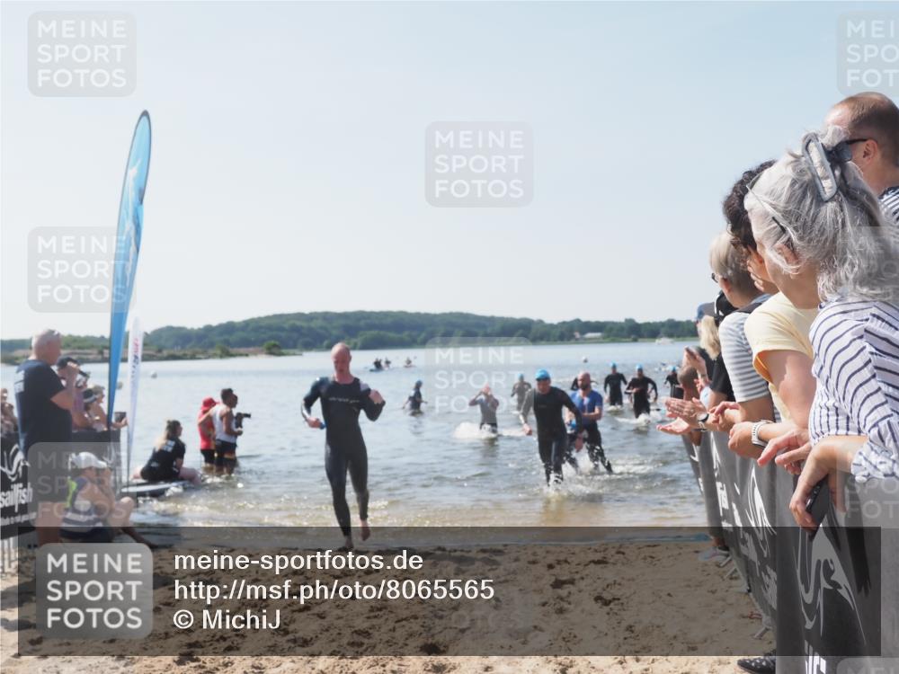 22.06.2025 - Viking Triathlon MichiJ http://msf.ph/oto/8065565 22.06.2025 10:31:35 Schwimmen 3, 8, 98, 137, 158, 189, 340, 350, 469, 613, 648 meine-sportfotos.de