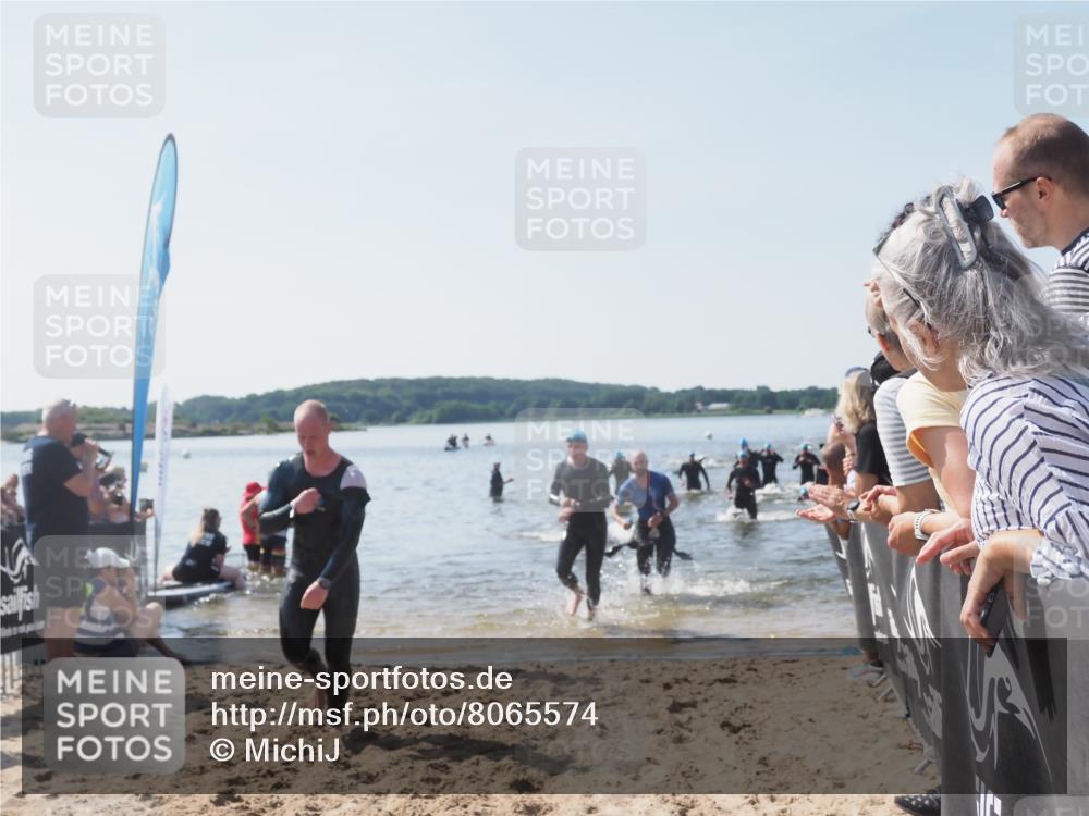 22.06.2025 - Viking Triathlon MichiJ http://msf.ph/oto/8065574 22.06.2025 10:31:36 Schwimmen 3, 8, 98, 99, 137, 158, 189, 224, 340, 350, 469, 613, 648 meine-sportfotos.de