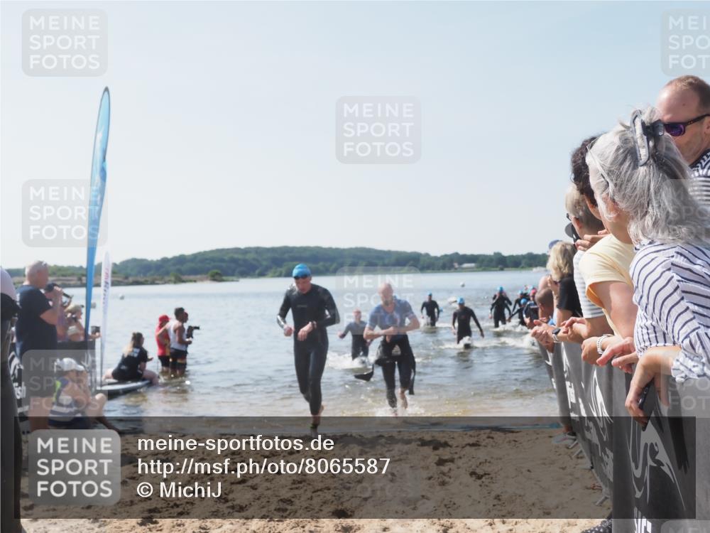 22.06.2025 - Viking Triathlon MichiJ http://msf.ph/oto/8065587 22.06.2025 10:31:37 Schwimmen 3, 8, 98, 99, 137, 158, 189, 224, 340, 350, 469, 555, 613, 648 meine-sportfotos.de
