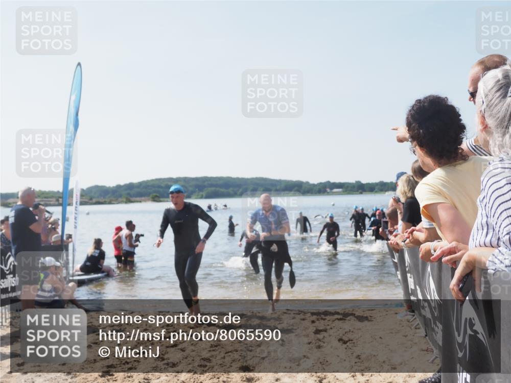 22.06.2025 - Viking Triathlon MichiJ http://msf.ph/oto/8065590 22.06.2025 10:31:38 Schwimmen 3, 98, 99, 137, 158, 189, 224, 340, 350, 469, 555, 613, 648 meine-sportfotos.de