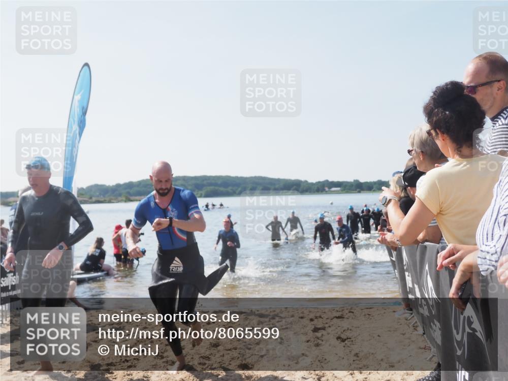 22.06.2025 - Viking Triathlon MichiJ http://msf.ph/oto/8065599 22.06.2025 10:31:39 Schwimmen 3, 98, 99, 124, 125, 137, 158, 189, 224, 340, 350, 469, 555, 613, 648 meine-sportfotos.de