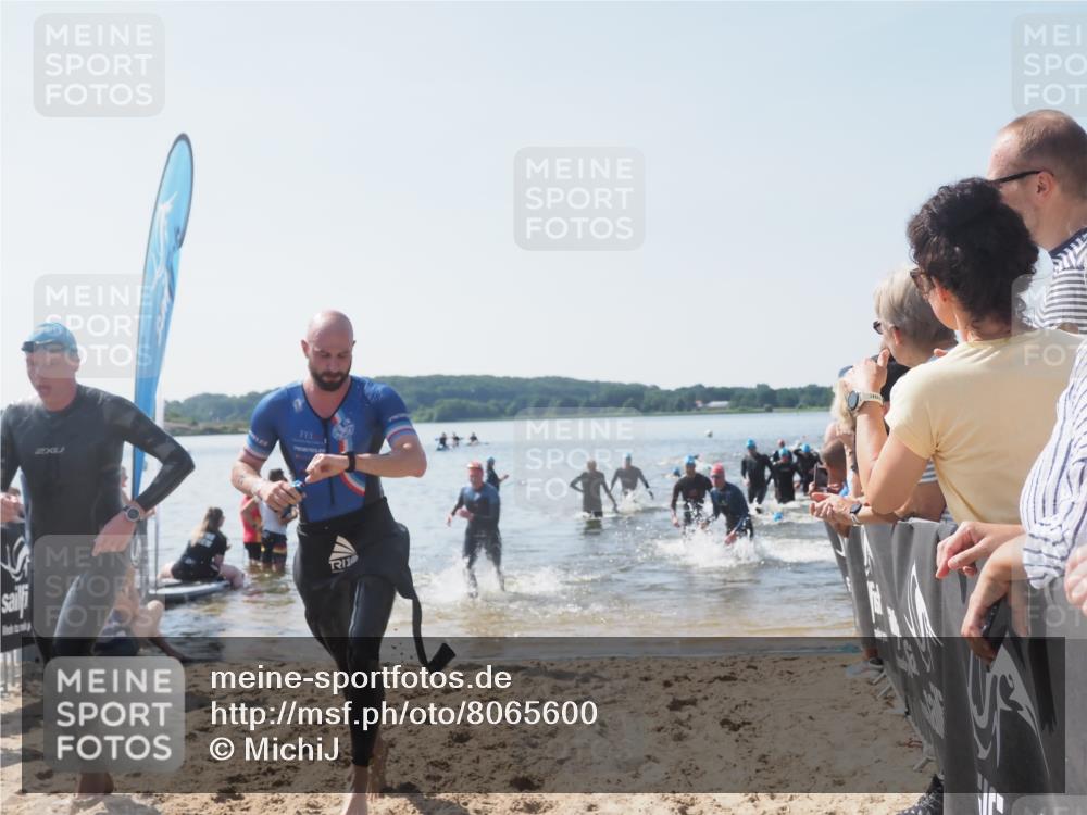 22.06.2025 - Viking Triathlon MichiJ http://msf.ph/oto/8065600 22.06.2025 10:31:39 Schwimmen 3, 98, 99, 124, 125, 137, 158, 189, 224, 340, 350, 469, 555, 613, 648 meine-sportfotos.de