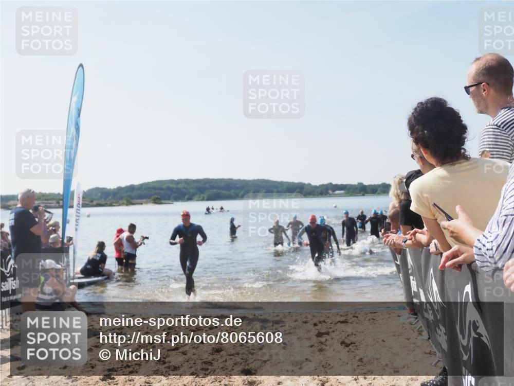 22.06.2025 - Viking Triathlon MichiJ http://msf.ph/oto/8065608 22.06.2025 10:31:40 Schwimmen 3, 98, 99, 124, 125, 137, 158, 189, 224, 340, 350, 469, 555, 613, 648 meine-sportfotos.de