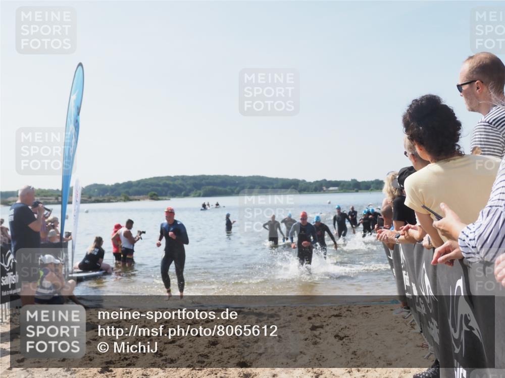 22.06.2025 - Viking Triathlon MichiJ http://msf.ph/oto/8065612 22.06.2025 10:31:41 Schwimmen 98, 99, 124, 125, 137, 158, 189, 224, 340, 350, 507, 555, 613, 648 meine-sportfotos.de