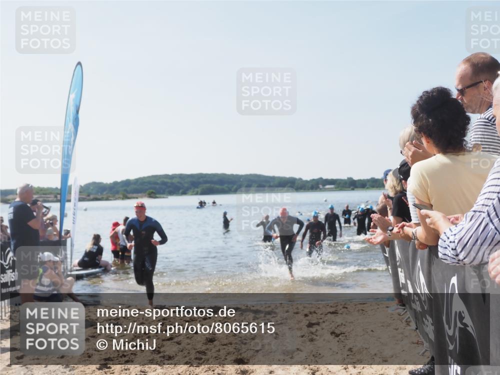 22.06.2025 - Viking Triathlon MichiJ http://msf.ph/oto/8065615 22.06.2025 10:31:41 Schwimmen 98, 99, 124, 125, 137, 158, 189, 224, 340, 350, 507, 555, 613, 648 meine-sportfotos.de