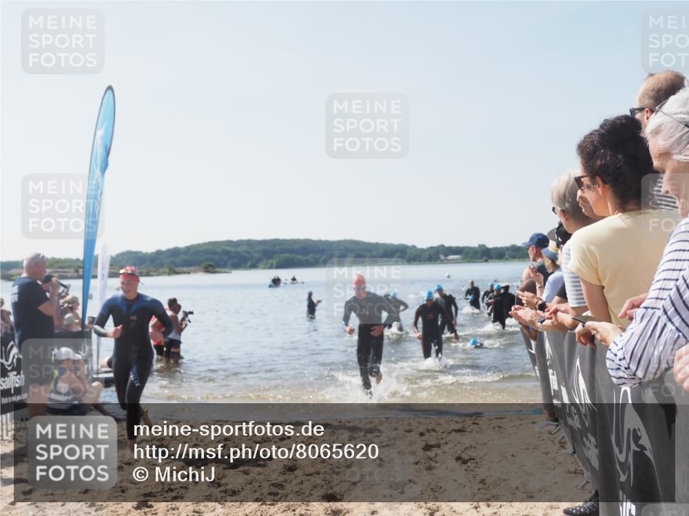 22.06.2025 - Viking Triathlon MichiJ http://msf.ph/oto/8065620 22.06.2025 10:31:42 Schwimmen 98, 99, 124, 125, 137, 158, 189, 224, 340, 350, 507, 555, 613, 648 meine-sportfotos.de