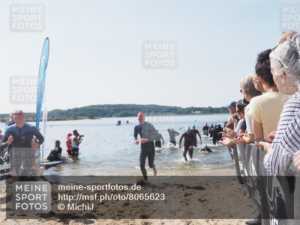 22.06.2025 - Viking Triathlon MichiJ http://msf.ph/oto/8065623 22.06.2025 10:31:42 Schwimmen 98, 99, 124, 125, 137, 158, 189, 224, 340, 350, 507, 555, 613, 648 meine-sportfotos.de