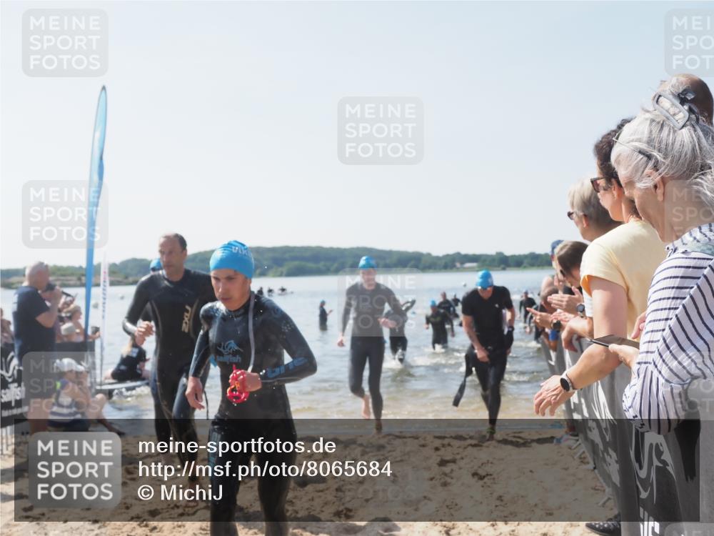 22.06.2025 - Viking Triathlon MichiJ http://msf.ph/oto/8065684 22.06.2025 10:31:51 Schwimmen 87, 98, 99, 124, 125, 158, 189, 224, 350, 435, 449, 507, 555, 658 meine-sportfotos.de