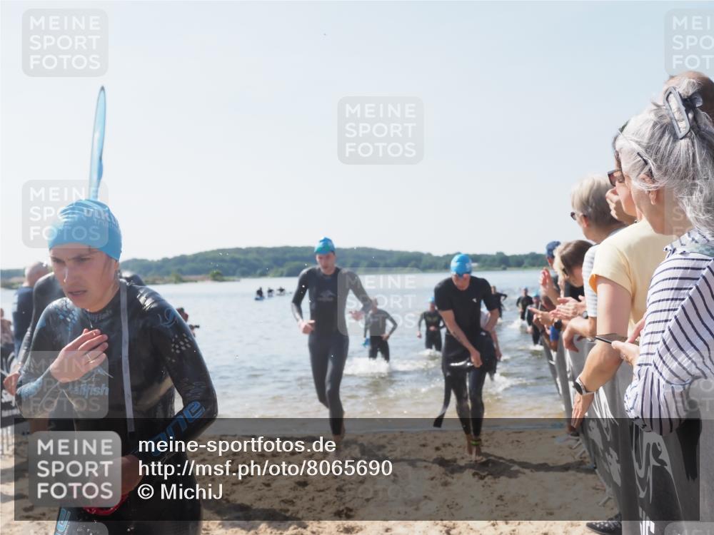 22.06.2025 - Viking Triathlon MichiJ http://msf.ph/oto/8065690 22.06.2025 10:31:51 Schwimmen 87, 98, 99, 124, 125, 158, 189, 224, 350, 435, 449, 507, 555, 658 meine-sportfotos.de