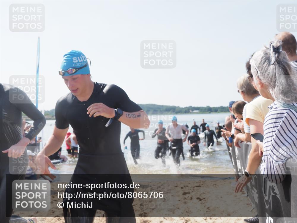 22.06.2025 - Viking Triathlon MichiJ http://msf.ph/oto/8065706 22.06.2025 10:31:53 Schwimmen 63, 87, 99, 124, 125, 189, 224, 350, 435, 449, 507, 555, 658 meine-sportfotos.de