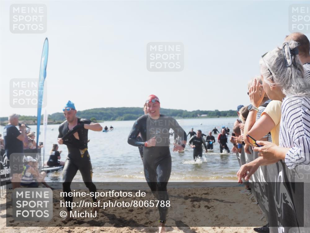 22.06.2025 - Viking Triathlon MichiJ http://msf.ph/oto/8065788 22.06.2025 10:32:03 Schwimmen 63, 87, 193, 207, 226, 271, 435, 449, 464, 488, 658 meine-sportfotos.de