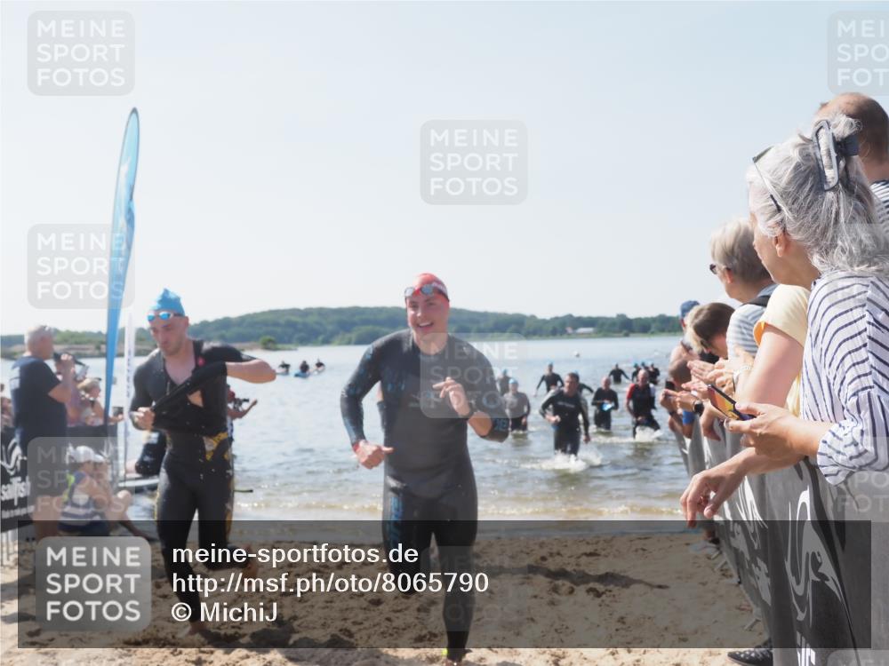22.06.2025 - Viking Triathlon MichiJ http://msf.ph/oto/8065790 22.06.2025 10:32:03 Schwimmen 63, 87, 193, 207, 226, 271, 435, 449, 464, 488, 658 meine-sportfotos.de