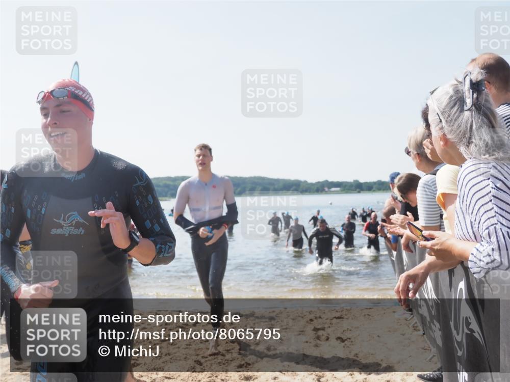 22.06.2025 - Viking Triathlon MichiJ http://msf.ph/oto/8065795 22.06.2025 10:32:04 Schwimmen 63, 87, 193, 207, 214, 226, 271, 435, 449, 464, 488, 658 meine-sportfotos.de