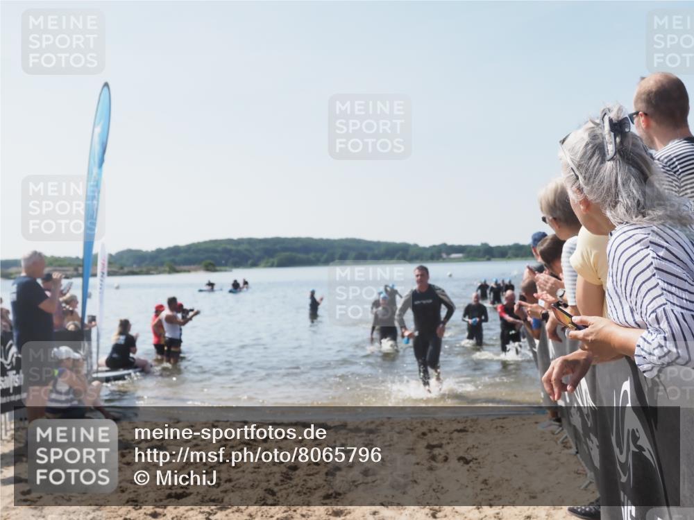 22.06.2025 - Viking Triathlon MichiJ http://msf.ph/oto/8065796 22.06.2025 10:32:06 Schwimmen 63, 193, 207, 214, 226, 271, 449, 464, 488 meine-sportfotos.de
