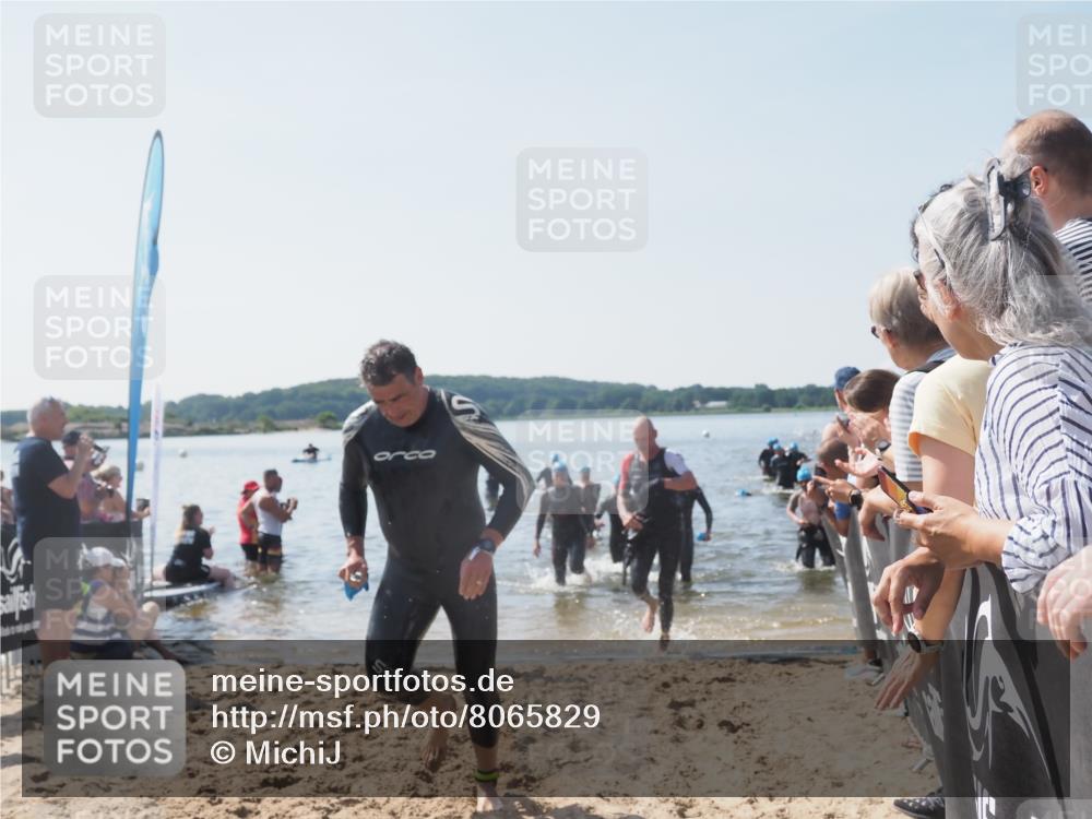 22.06.2025 - Viking Triathlon MichiJ http://msf.ph/oto/8065829 22.06.2025 10:32:10 Schwimmen 63, 147, 193, 207, 214, 226, 271, 464, 488 meine-sportfotos.de
