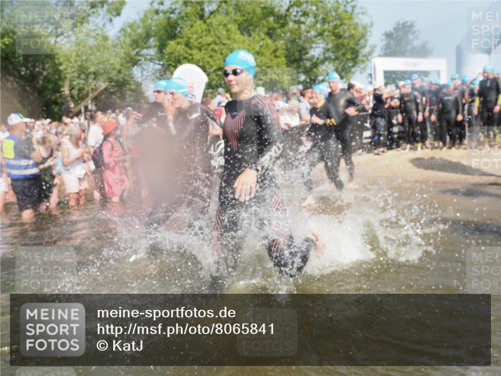22.06.2025 - Viking Triathlon KatJ http://msf.ph/oto/8065841 22.06.2025 10:06:24 Schwimmen 18, 24, 36, 60, 117, 153, 186, 192, 261, 298, 385, 487, 535 meine-sportfotos.de