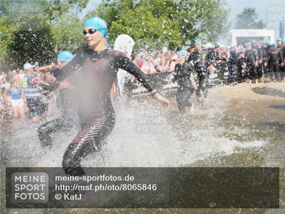 22.06.2025 - Viking Triathlon KatJ http://msf.ph/oto/8065846 22.06.2025 10:06:25 Schwimmen 18, 24, 36, 117, 153, 168, 186, 192, 261, 298, 385, 450, 487, 535, 606 meine-sportfotos.de