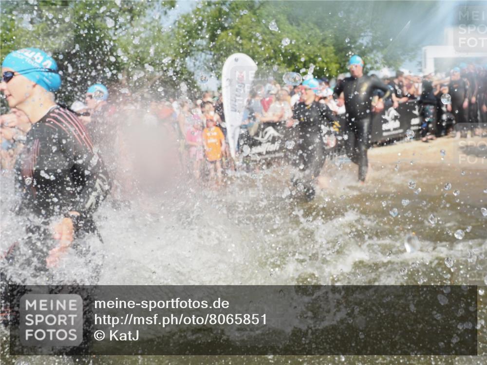 22.06.2025 - Viking Triathlon KatJ http://msf.ph/oto/8065851 22.06.2025 10:06:25 Schwimmen 18, 24, 36, 117, 153, 168, 186, 192, 261, 298, 385, 450, 487, 535, 606 meine-sportfotos.de