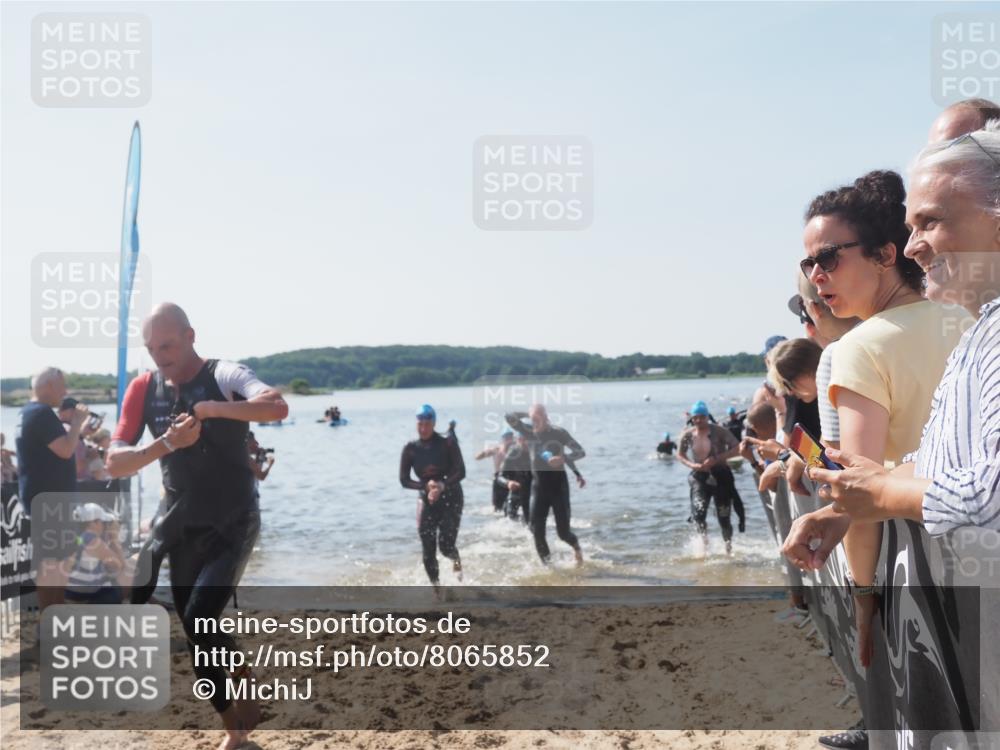 22.06.2025 - Viking Triathlon MichiJ http://msf.ph/oto/8065852 22.06.2025 10:32:12 Schwimmen 63, 147, 173, 193, 207, 214, 226, 271, 461, 464, 488 meine-sportfotos.de