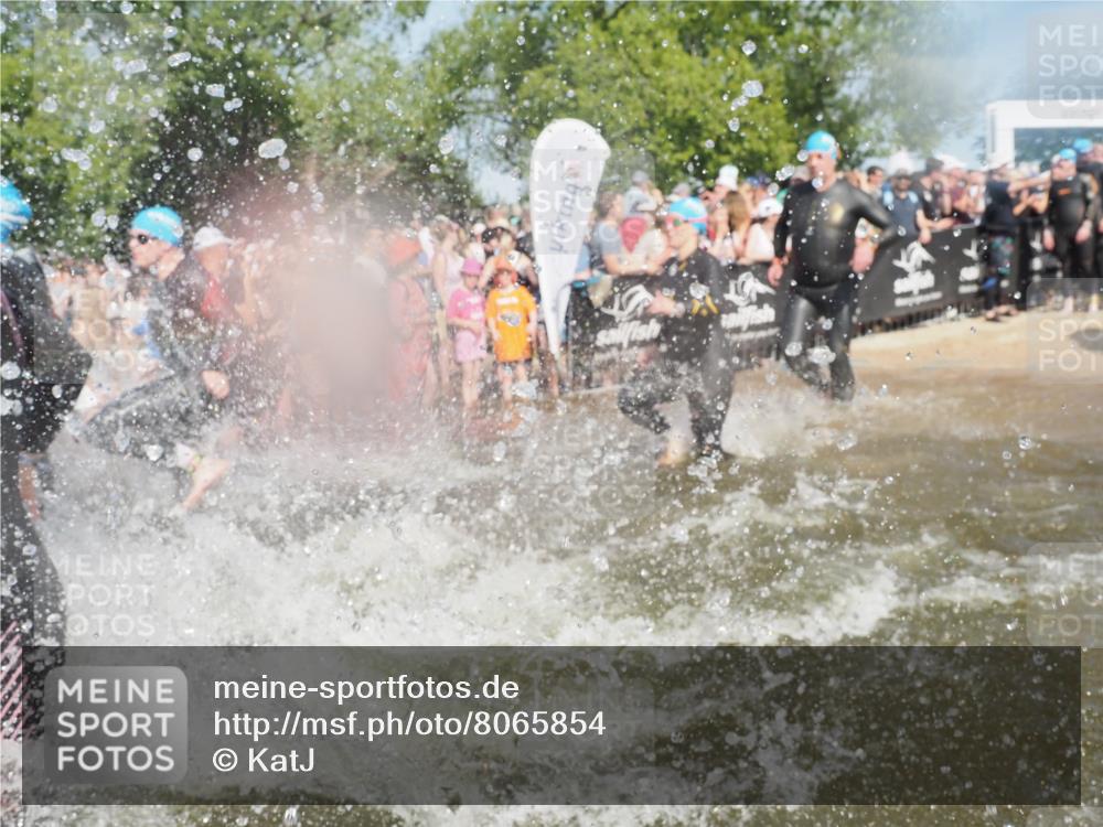 22.06.2025 - Viking Triathlon KatJ http://msf.ph/oto/8065854 22.06.2025 10:06:25 Schwimmen 18, 24, 36, 117, 153, 168, 186, 192, 261, 298, 385, 450, 487, 535, 606 meine-sportfotos.de