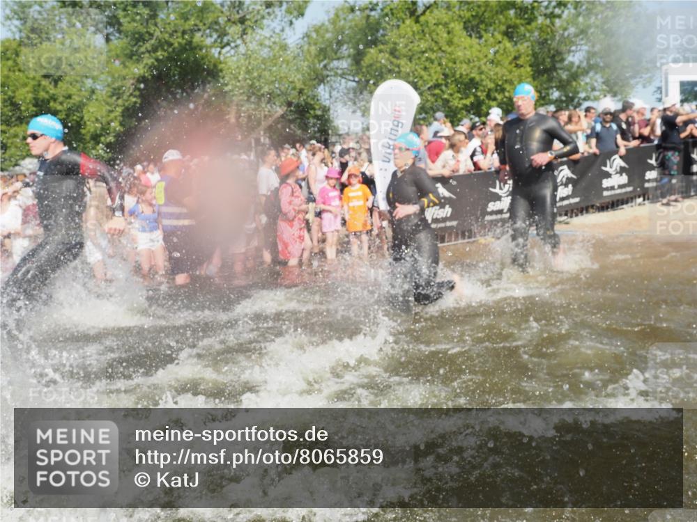 22.06.2025 - Viking Triathlon KatJ http://msf.ph/oto/8065859 22.06.2025 10:06:25 Schwimmen 18, 24, 36, 117, 153, 168, 186, 192, 261, 298, 385, 450, 487, 535, 606 meine-sportfotos.de