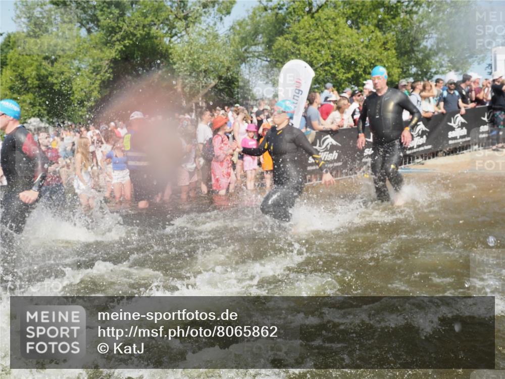 22.06.2025 - Viking Triathlon KatJ http://msf.ph/oto/8065862 22.06.2025 10:06:25 Schwimmen 18, 24, 36, 117, 153, 168, 186, 192, 261, 298, 385, 450, 487, 535, 606 meine-sportfotos.de