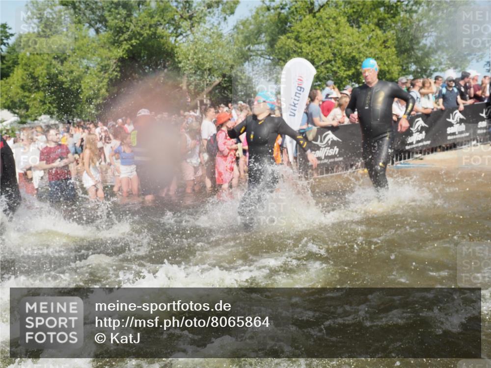 22.06.2025 - Viking Triathlon KatJ http://msf.ph/oto/8065864 22.06.2025 10:06:25 Schwimmen 18, 24, 36, 117, 153, 168, 186, 192, 261, 298, 385, 450, 487, 535, 606 meine-sportfotos.de