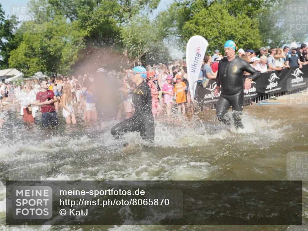 22.06.2025 - Viking Triathlon KatJ http://msf.ph/oto/8065870 22.06.2025 10:06:26 Schwimmen 18, 24, 36, 117, 153, 168, 186, 192, 261, 298, 385, 450, 487, 535, 606 meine-sportfotos.de