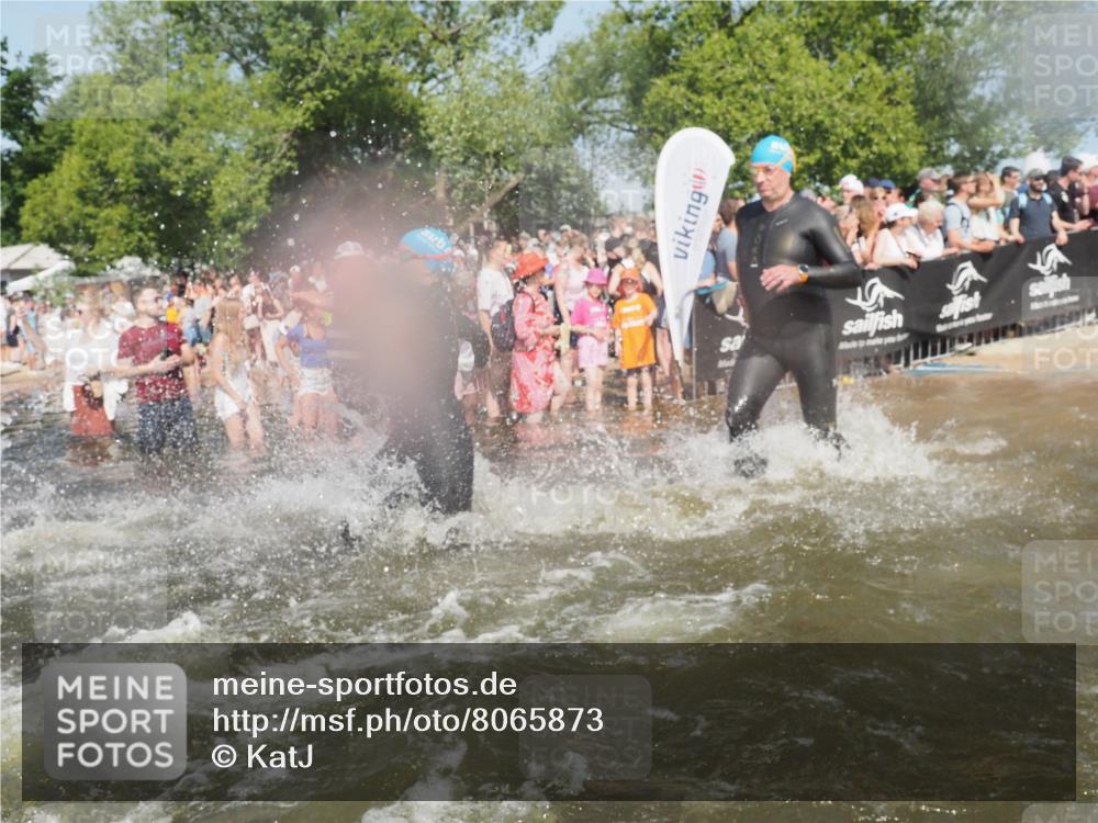22.06.2025 - Viking Triathlon KatJ http://msf.ph/oto/8065873 22.06.2025 10:06:26 Schwimmen 18, 24, 36, 117, 153, 168, 186, 192, 261, 298, 385, 450, 487, 535, 606 meine-sportfotos.de