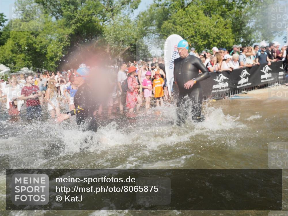 22.06.2025 - Viking Triathlon KatJ http://msf.ph/oto/8065875 22.06.2025 10:06:26 Schwimmen 18, 24, 36, 117, 153, 168, 186, 192, 261, 298, 385, 450, 487, 535, 606 meine-sportfotos.de