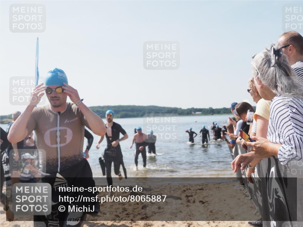22.06.2025 - Viking Triathlon MichiJ http://msf.ph/oto/8065887 22.06.2025 10:32:16 Schwimmen 53, 147, 173, 193, 207, 214, 226, 271, 461, 464 meine-sportfotos.de