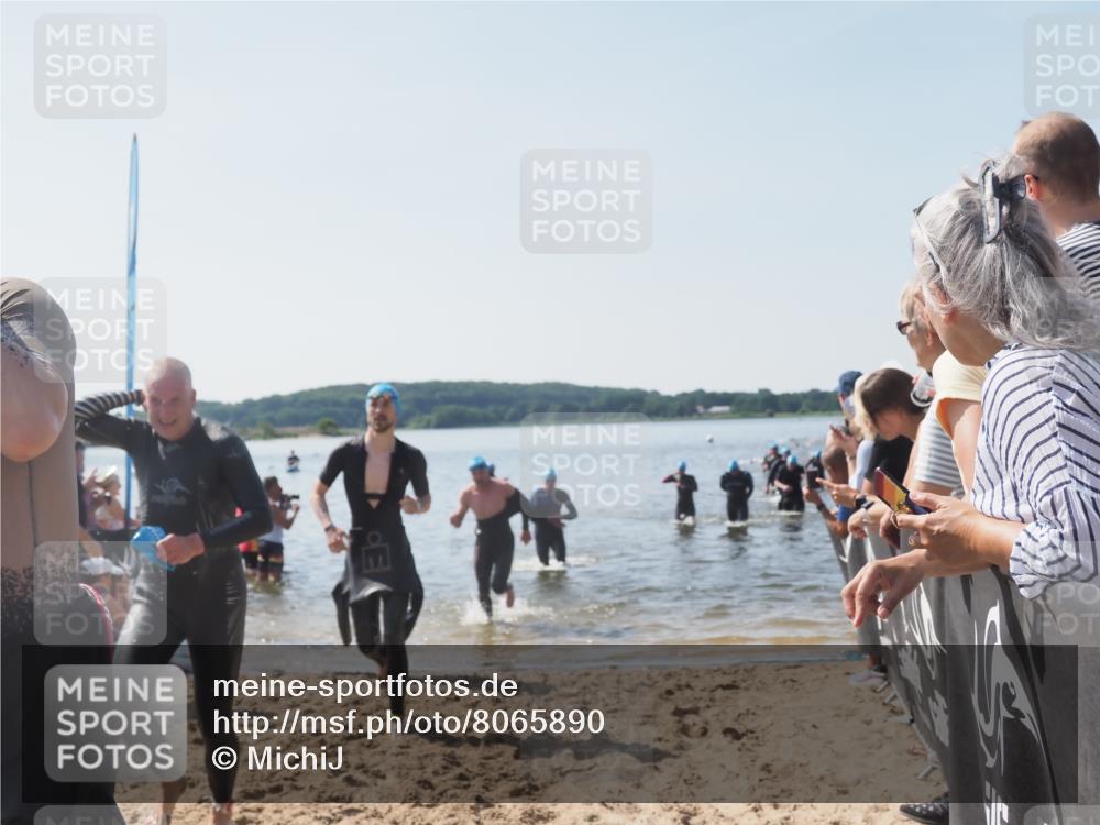22.06.2025 - Viking Triathlon MichiJ http://msf.ph/oto/8065890 22.06.2025 10:32:17 Schwimmen 53, 147, 173, 193, 207, 214, 271, 461 meine-sportfotos.de