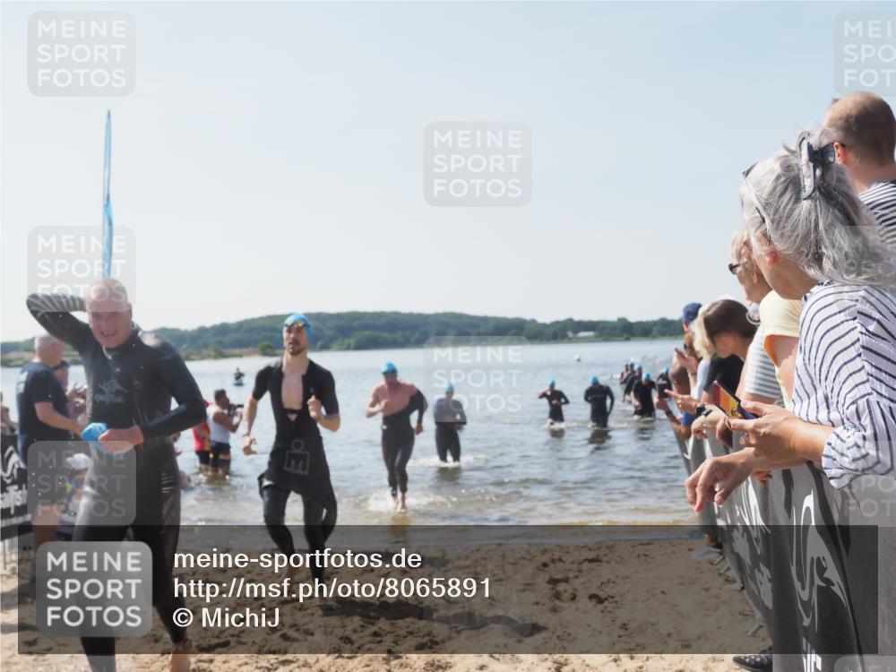 22.06.2025 - Viking Triathlon MichiJ http://msf.ph/oto/8065891 22.06.2025 10:32:17 Schwimmen 53, 147, 173, 193, 207, 214, 271, 461 meine-sportfotos.de