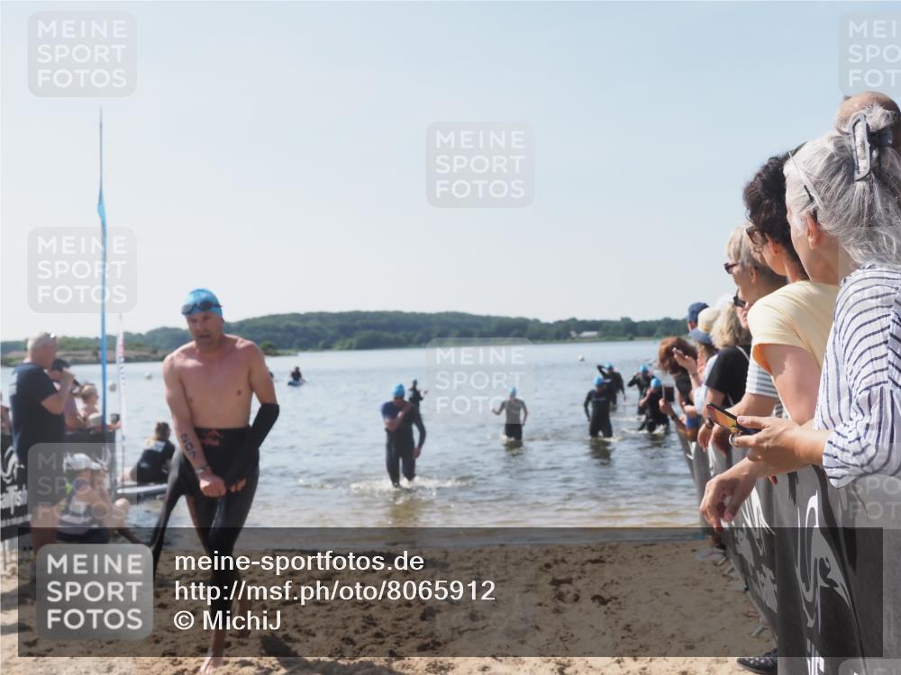 22.06.2025 - Viking Triathlon MichiJ http://msf.ph/oto/8065912 22.06.2025 10:32:19 Schwimmen 53, 147, 173, 207, 214, 461, 492 meine-sportfotos.de