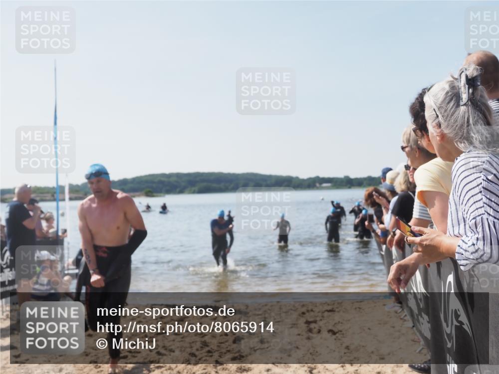 22.06.2025 - Viking Triathlon MichiJ http://msf.ph/oto/8065914 22.06.2025 10:32:20 Schwimmen 53, 147, 170, 173, 207, 214, 461, 492 meine-sportfotos.de