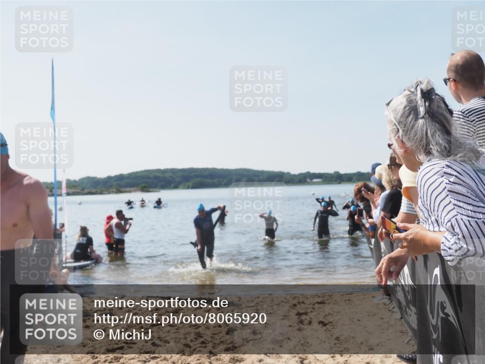 22.06.2025 - Viking Triathlon MichiJ http://msf.ph/oto/8065920 22.06.2025 10:32:20 Schwimmen 53, 147, 170, 173, 207, 214, 461, 492 meine-sportfotos.de