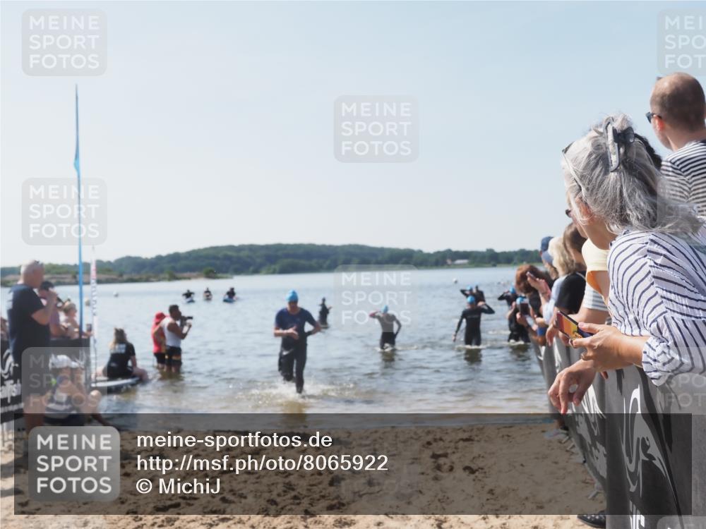 22.06.2025 - Viking Triathlon MichiJ http://msf.ph/oto/8065922 22.06.2025 10:32:21 Schwimmen 53, 147, 170, 173, 207, 214, 461, 492 meine-sportfotos.de