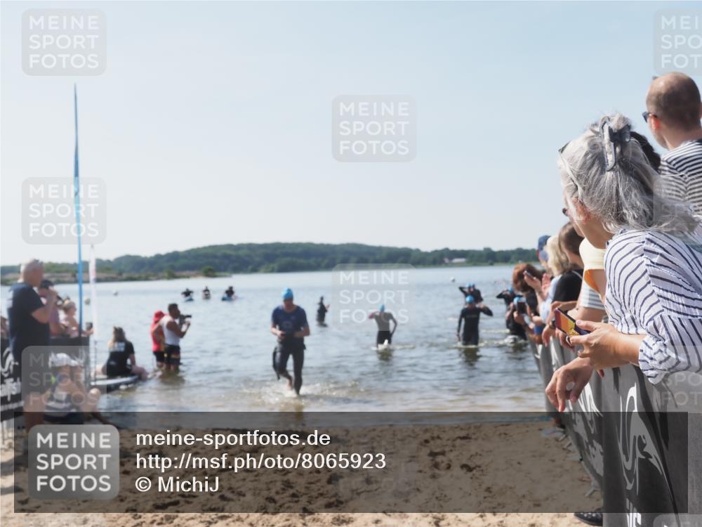 22.06.2025 - Viking Triathlon MichiJ http://msf.ph/oto/8065923 22.06.2025 10:32:21 Schwimmen 53, 147, 170, 173, 207, 214, 461, 492 meine-sportfotos.de