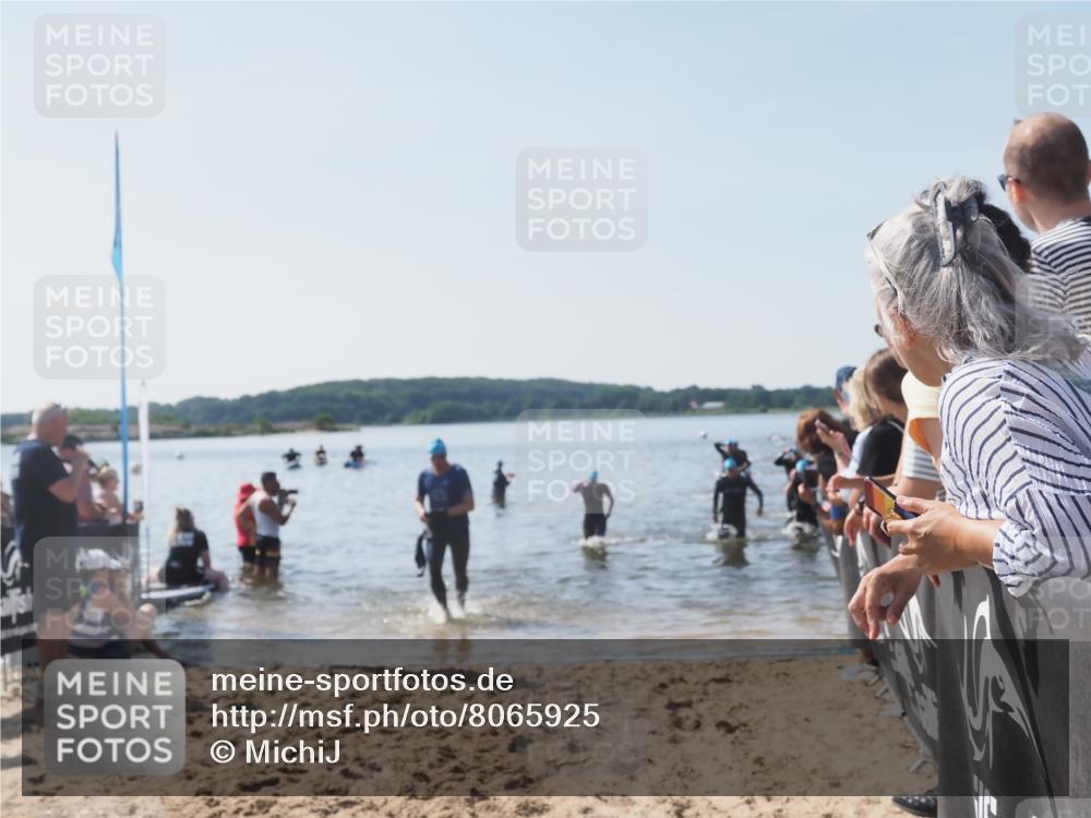 22.06.2025 - Viking Triathlon MichiJ http://msf.ph/oto/8065925 22.06.2025 10:32:21 Schwimmen 53, 147, 170, 173, 207, 214, 461, 492 meine-sportfotos.de