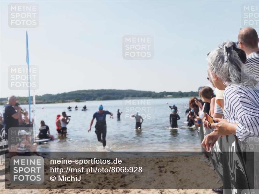 22.06.2025 - Viking Triathlon MichiJ http://msf.ph/oto/8065928 22.06.2025 10:32:21 Schwimmen 53, 147, 170, 173, 207, 214, 461, 492 meine-sportfotos.de