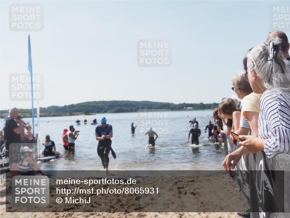 22.06.2025 - Viking Triathlon MichiJ http://msf.ph/oto/8065931 22.06.2025 10:32:22 Schwimmen 53, 147, 170, 173, 214, 461, 492 meine-sportfotos.de